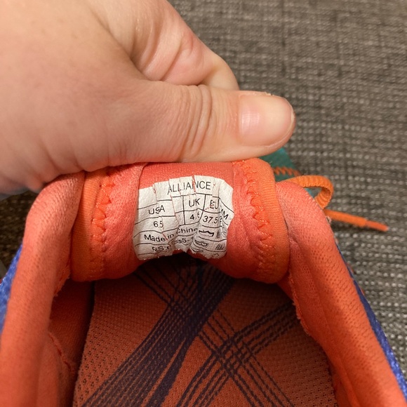 Vionic Alliance walking sneaker. Size 6.5. - Picture 7 of 7